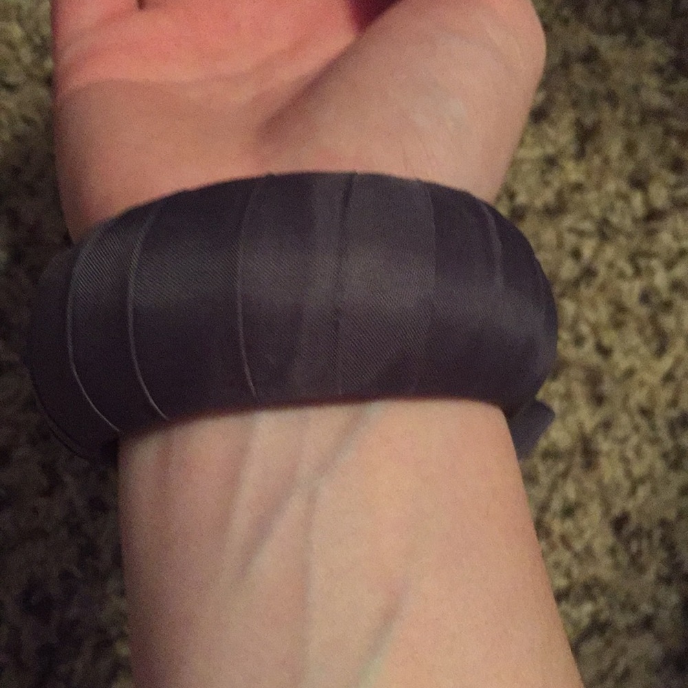 Gray bow bangle - Picture 3 of 4